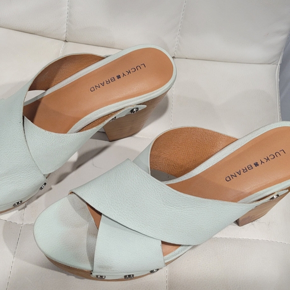 Lucky Brand Women's Takara Heeled Sandal in Mint Green with a 1-1/2" Platform - Picture 2 of 8